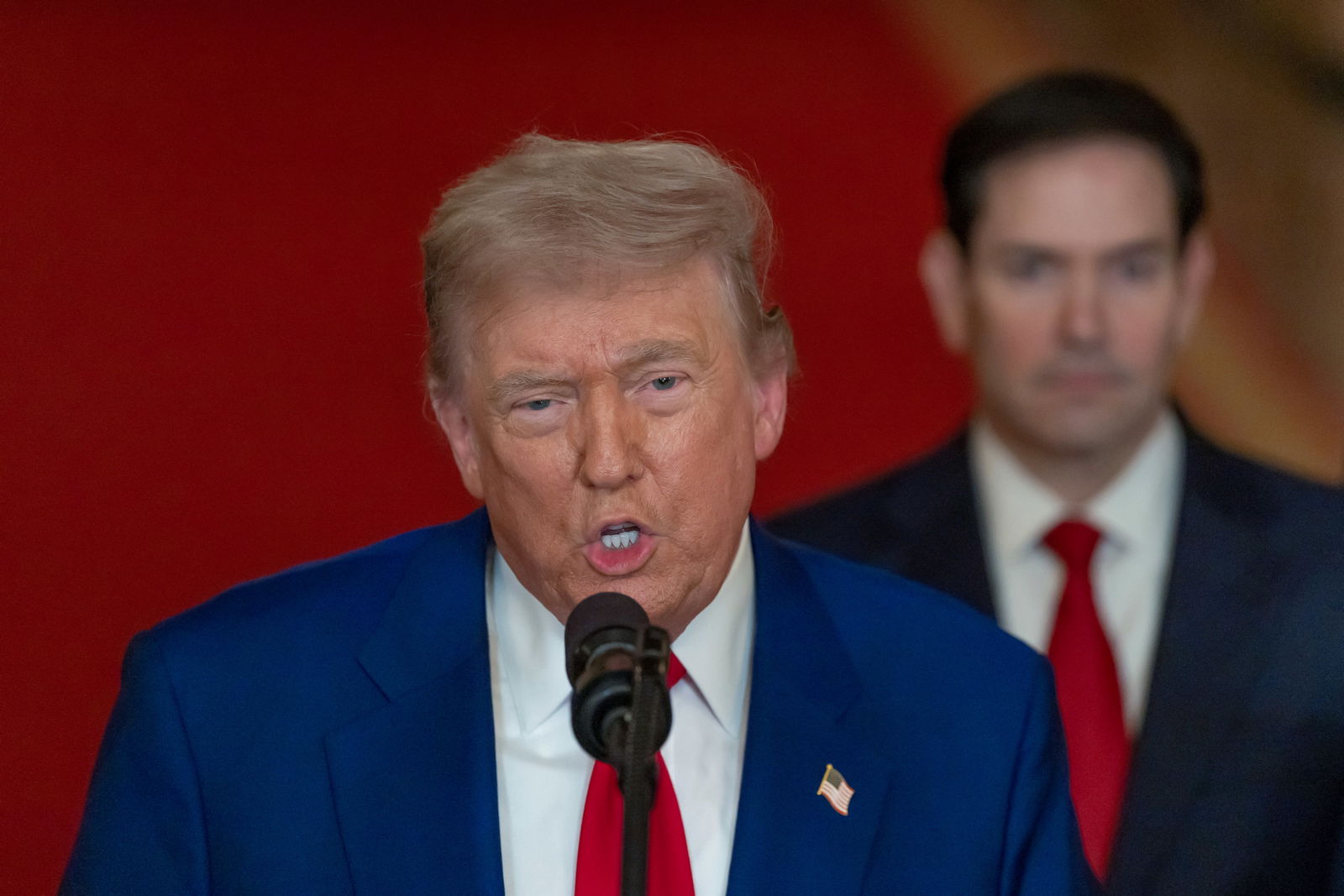 Decoding Donald Trump signature row: Handwriting expert's key observation on Jeffrey Epstein birthday card