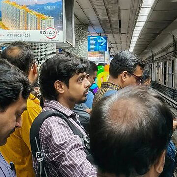 Record! 4.6 million passengers traveled on Kolkata Metro from Panchami to Dashami