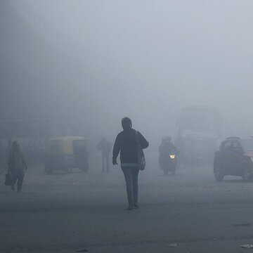 Kolkata wakes up to winter-like fog; IMD forecasts rain, thunderstorms next week