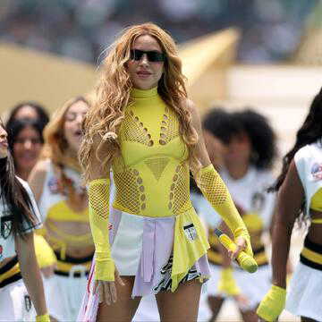 Shakira returns to World Cup stage in stunning neon-yellow look