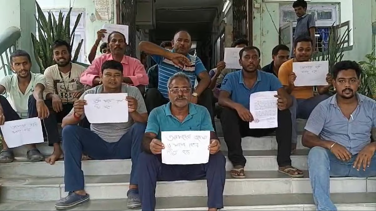 25 Malda irrigation guards protest over 6 months unpaid wages ahead of Durga Puja