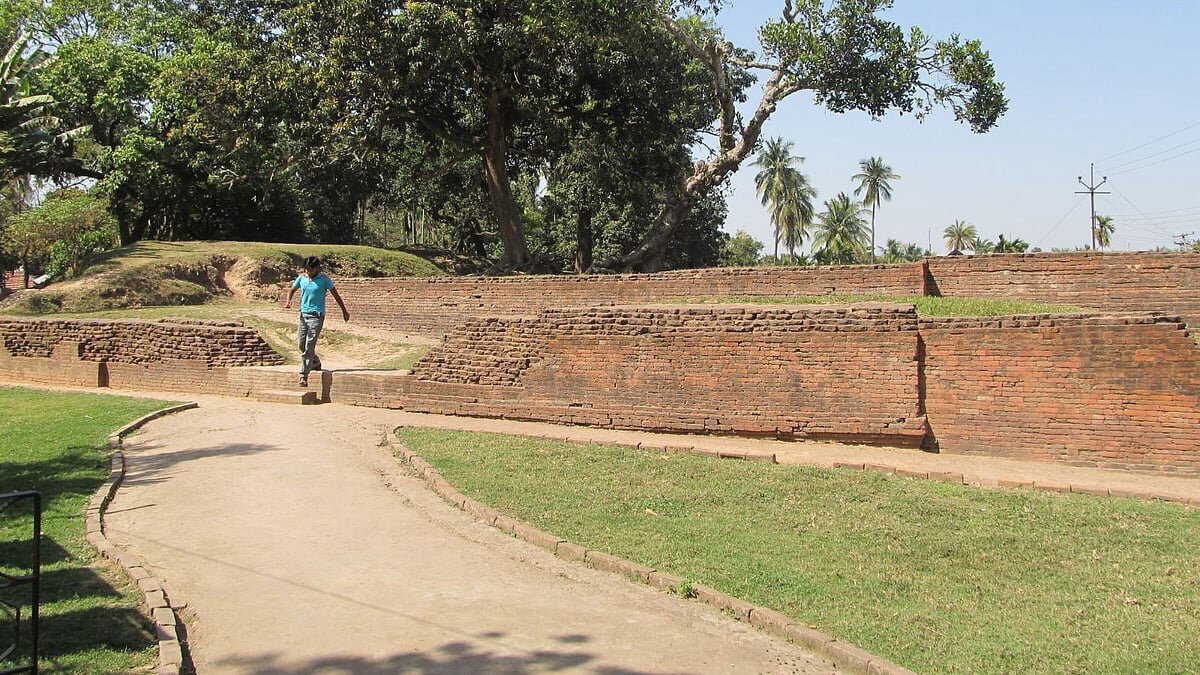Step into Bengal’s ancient past at Chandraketugarh, just 90 minutes from Kolkata
