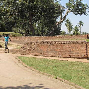 Step into Bengal’s ancient past at Chandraketugarh, just 90 minutes from Kolkata