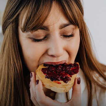 Craving sweets or salty snacks? What your food cravings say about stress, sleep and emotional health