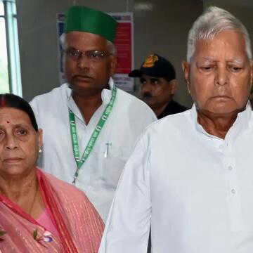 Z-plus security cover withdrawn for Lalu Yadav, Rabri Devi