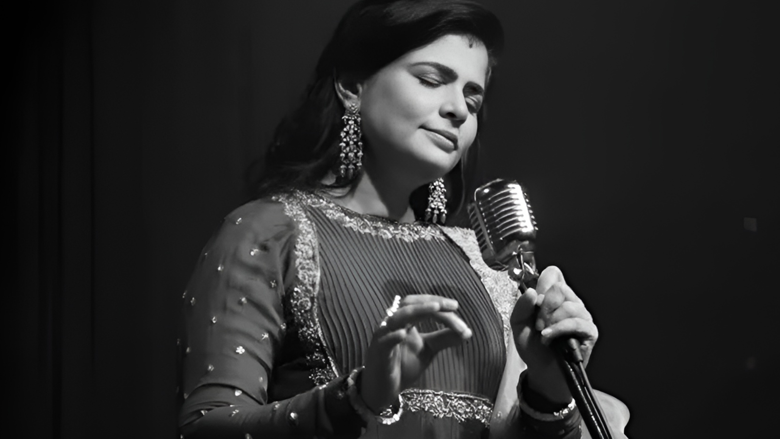 ‘Men behaving worse than hyenas’: Actress Nidhhi Agerwal mobbed in Hyderabad, Chinmayi Sripaada calls crowd ‘rabid’