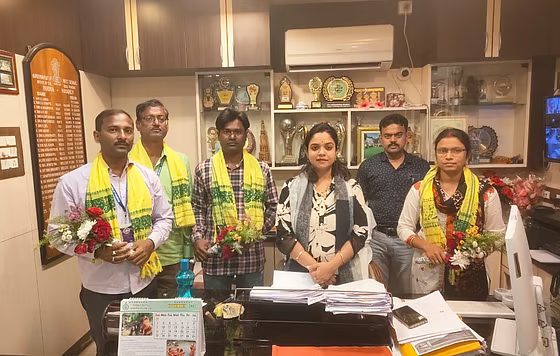 Hooghly District Administration honours 12 BLOs for finishing duties ahead of time