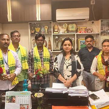 Hooghly District Administration honours 12 BLOs for finishing duties ahead of time