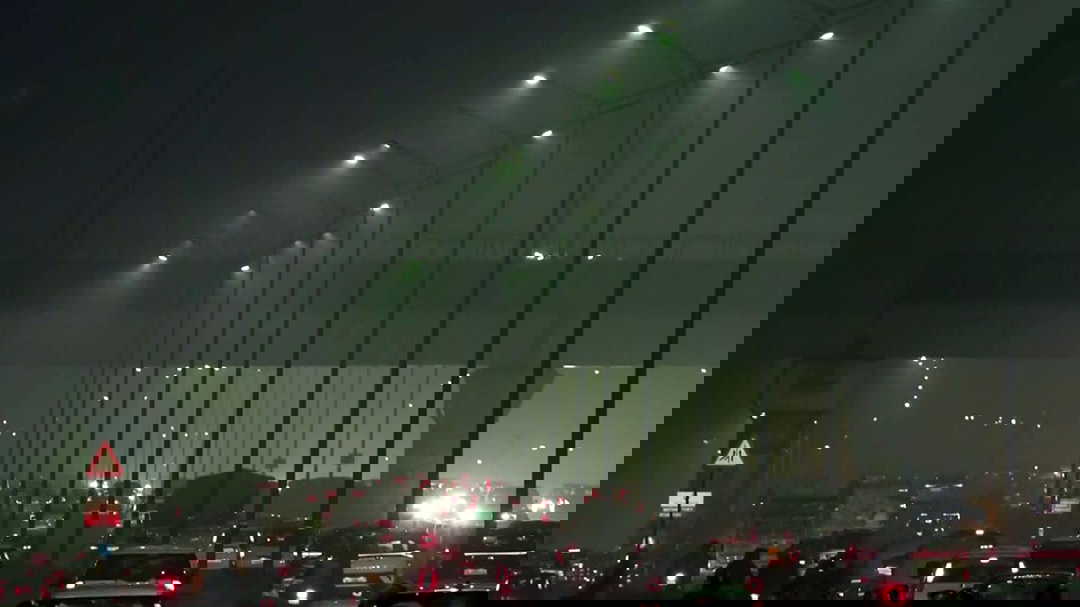 Delhi AQI soars to 397 with 20 stations in ‘severe’ zone; chilli-spray attack leaves cops injured