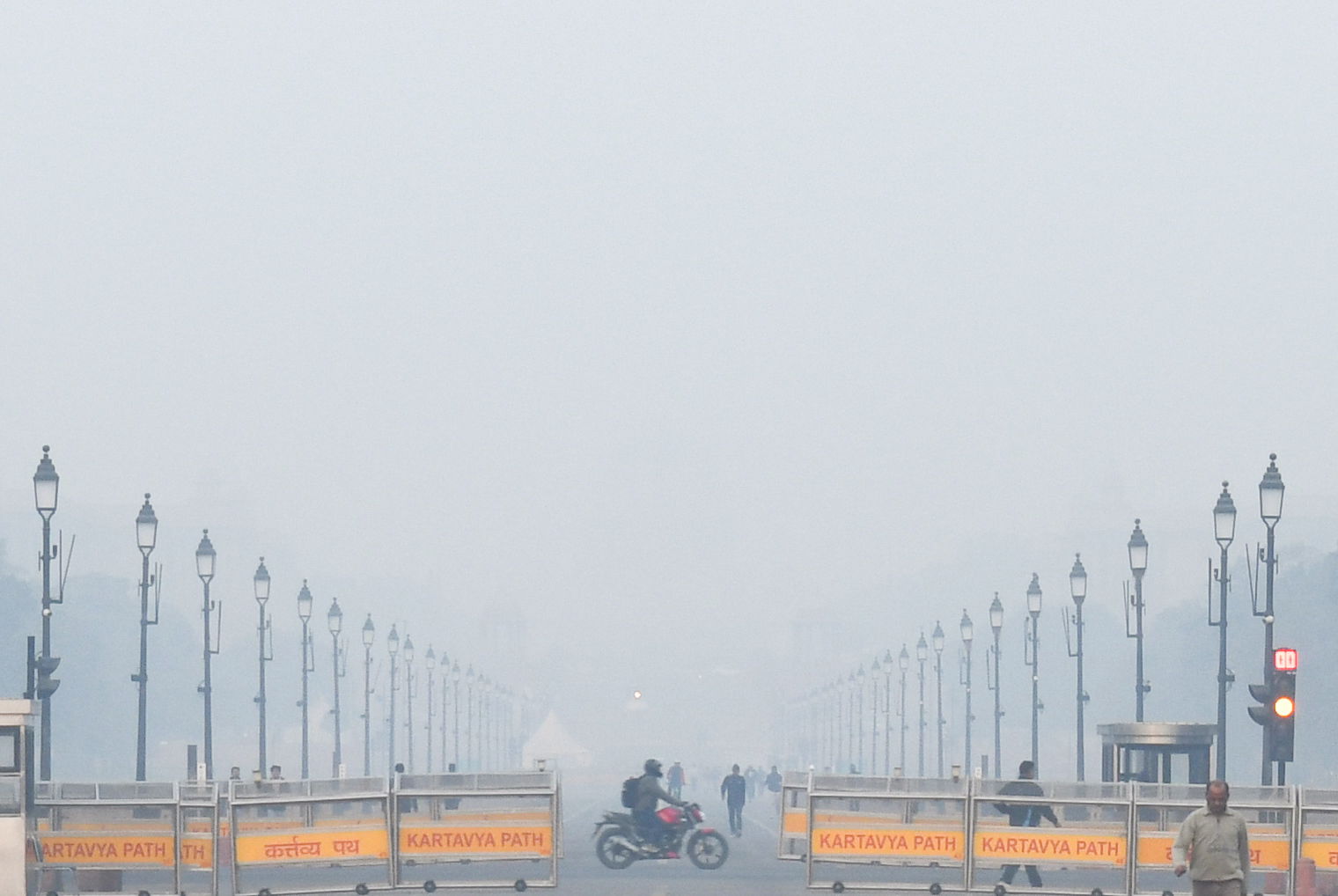 Delhi-NCR breathes hazard: AQI near 450, city practically ‘smoking’ 10 cigarettes a day
