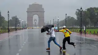 Dust storm, rain lash Delhi-NCR; IMD issues yellow alert for next two days