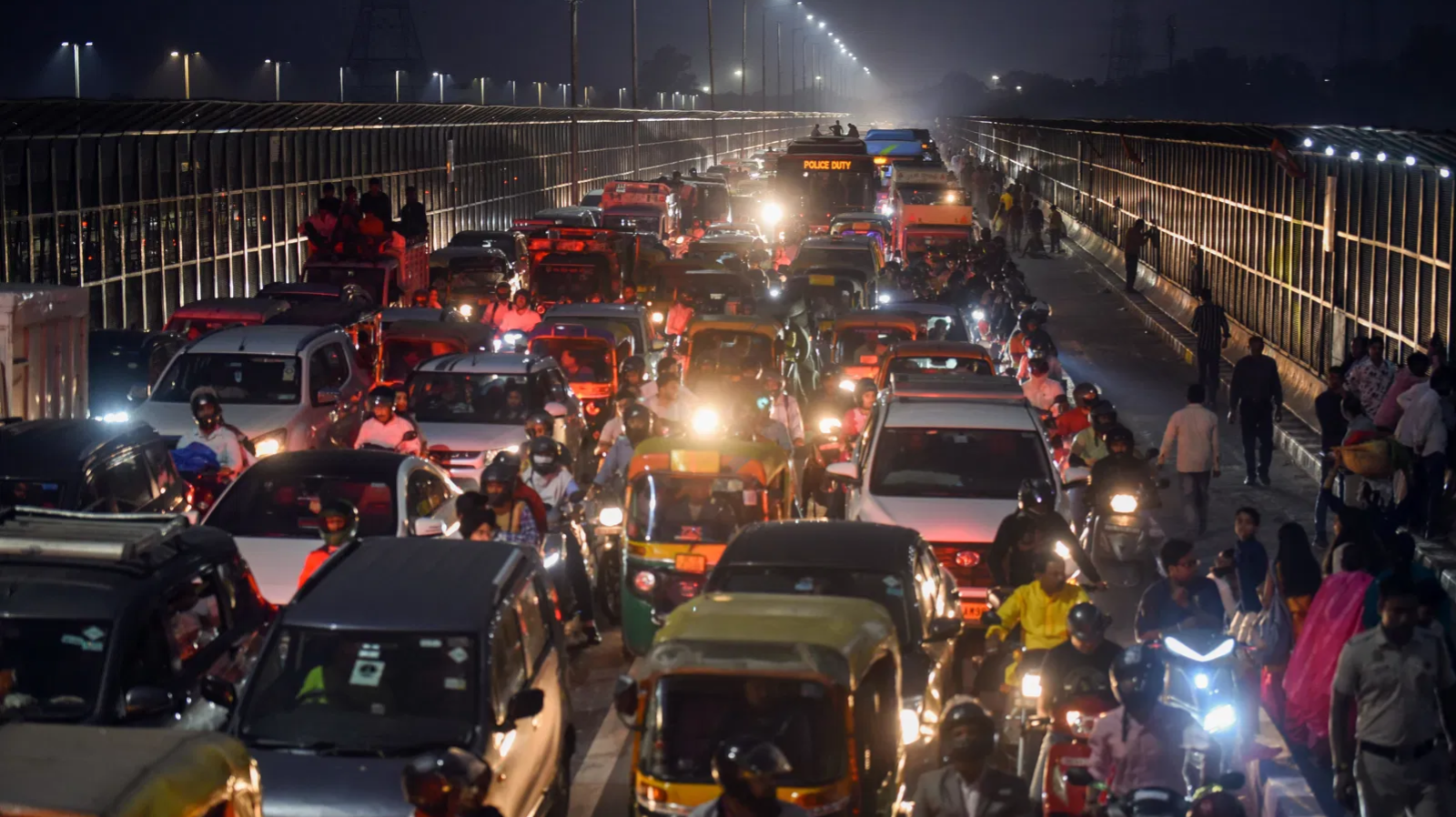 Non-BS-VI commercial vehicles banned from entering Delhi from Nov 1 under new pollution norms