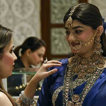 Kolkata gold prices slip, silver plunges ahead of mid-February; jewellery buyers may get relief