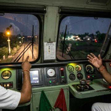 Train drivers don't stay quiet at night — here's why they keep talking