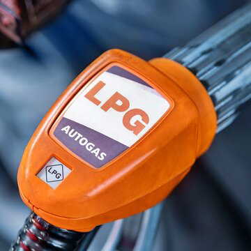 Kolkata auto LPG price jumps ₹13 in a week as supply crunch hits households