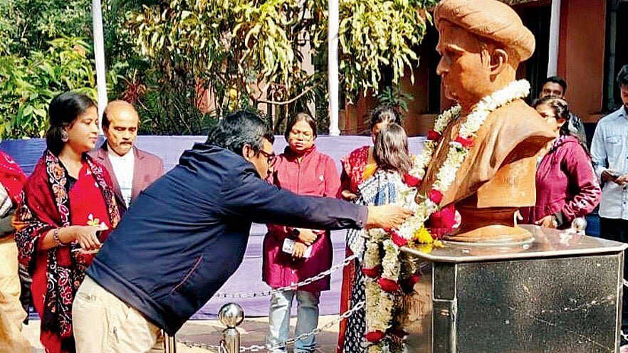 Floral tribute controversy at Burdwan University raises questions on tradition and intent