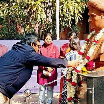 Floral tribute controversy at Burdwan University raises questions on tradition and intent