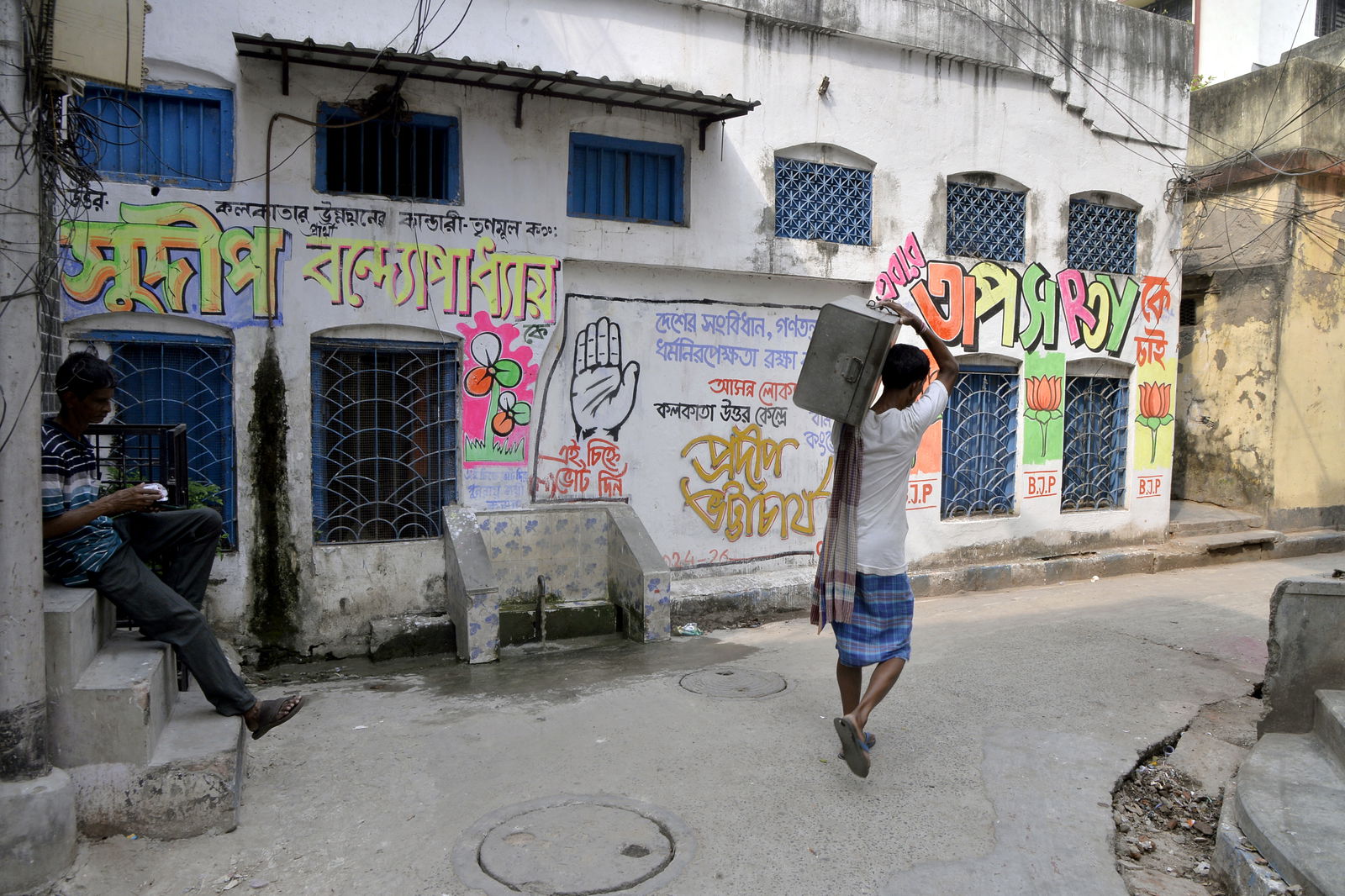 North Kolkata traffic advisory: Processions from morning, protest meeting at 2 pm