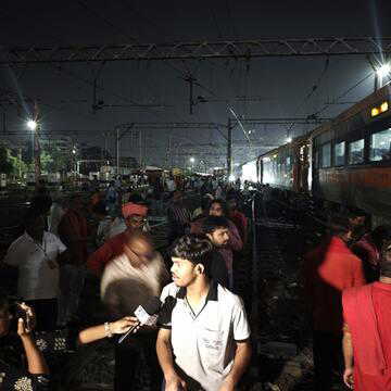 Mumbai-Solapur Vande Bharat coach derails while entering Pune station, no one hurt