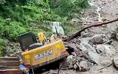 Landslides cripple Sikkim; 200 tourists stranded, Nathula and Tsomgo closed