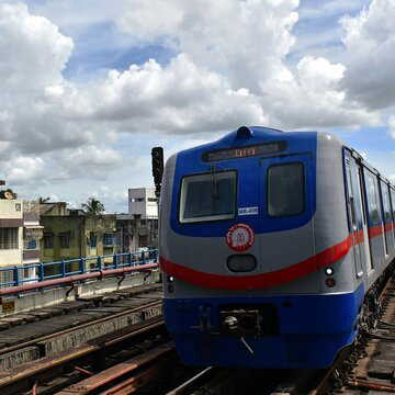 Joka–Esplanade Metro: TBM ‘Durga’ clears heritage RCTC stretch, heads towards Victoria