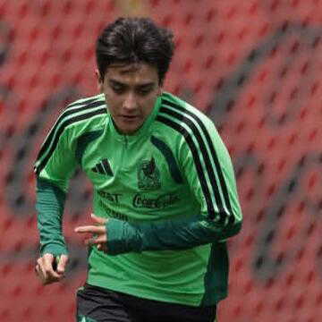 Record shattered: Gilberto Mora becomes sixth-youngest player in World Cup history