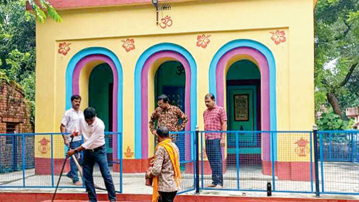 Tarashankar Bandyopadhyay's memory lives on through Blue Saraswati Puja