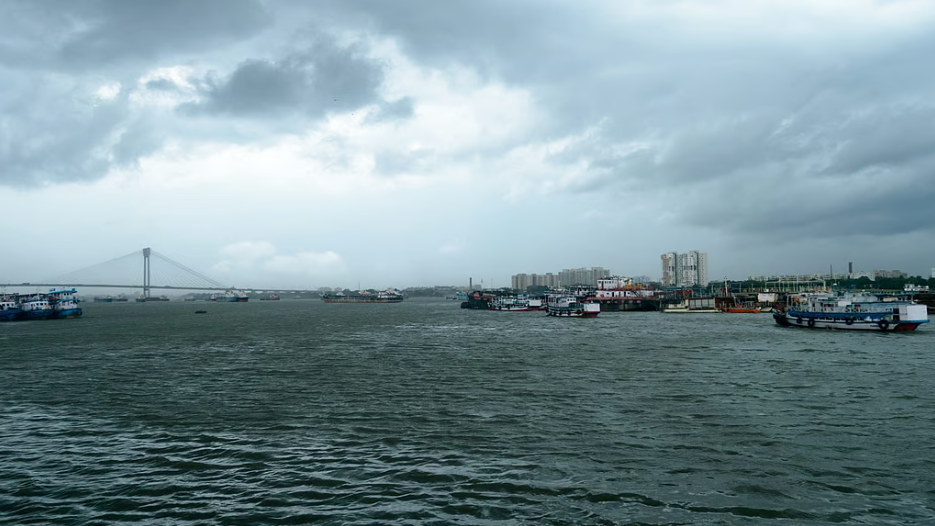 Cloudy skies and rain in Bengal before Kali Puja? Here is what the weather department say