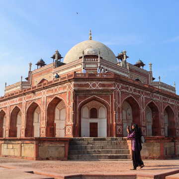 Delhi records earliest 30°C in five years as February heat intensifies, brief midweek relief likely