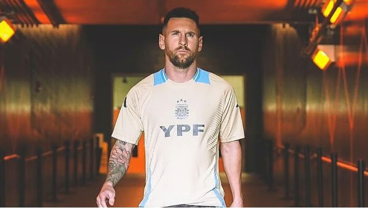 Messi has a tournament in his name during the tour of India. Which teams will play?