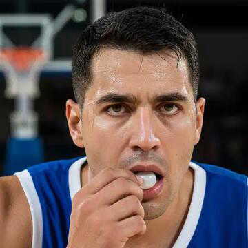 Athletes are chewing gum on the field for a reason — science explains the hidden benefits