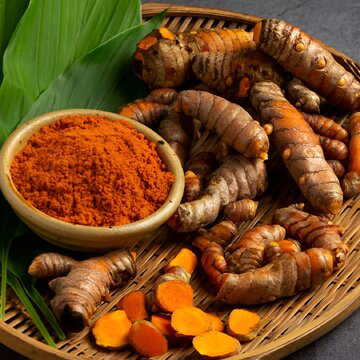 Winter skin woes? Try this homemade raw turmeric detox drink for glowing skin