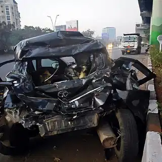 Wrecked a car on a test drive? Here’s who actually pays