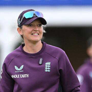 Sarah Taylor becomes first woman to coach England men’s senior cricket team