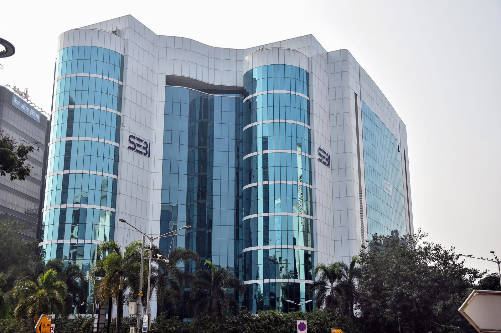 Why did SEBI stop mutual funds from taking part in pre-IPO placements?