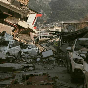 Japan earthquake: Viral videos show chaos and panic as buildings shake | WATCH