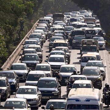‘2 hours for 45-min drive’: Noida wage protest sparks severe traffic disruptions across Delhi-NCR