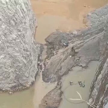 Massive quarry landslide in Sonbhadra; rescue teams race to save trapped workers