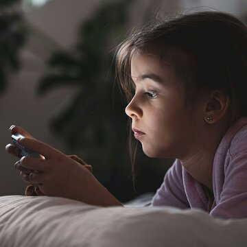 Is your child obsessed with the phone? Here’s how to gently break the addiction