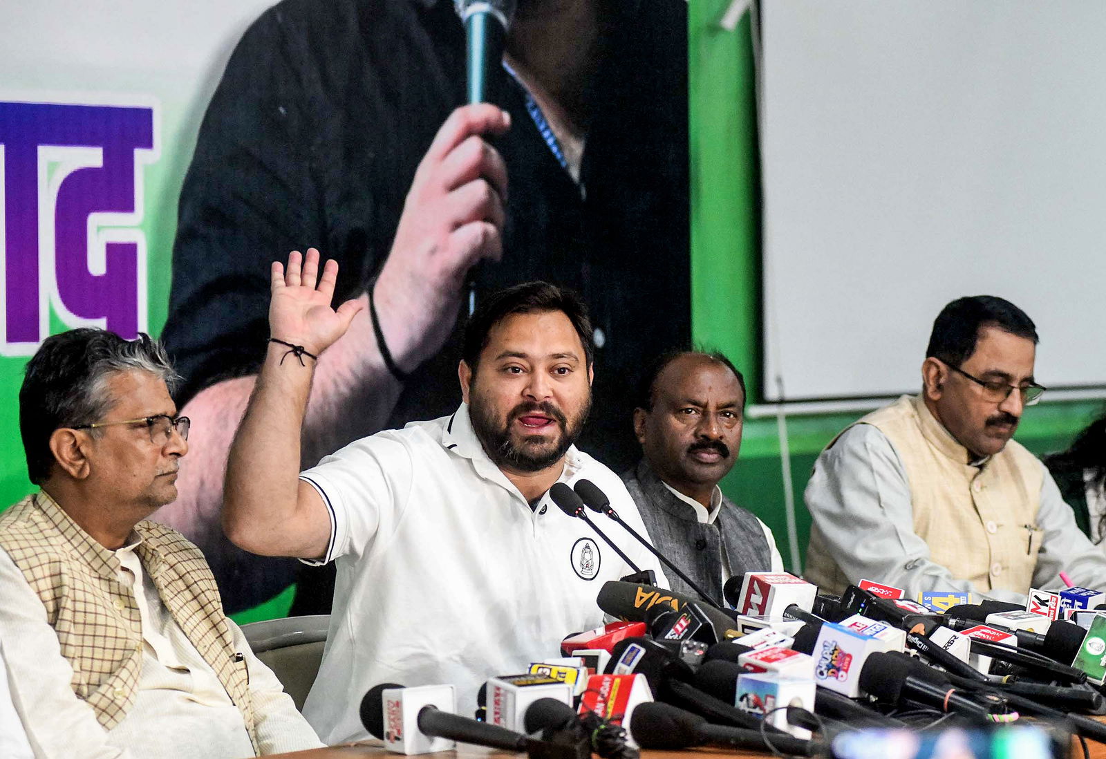 Raghopur constituency took dramatic turn, Tejaswi Yadav regains lead by 1,000 votes