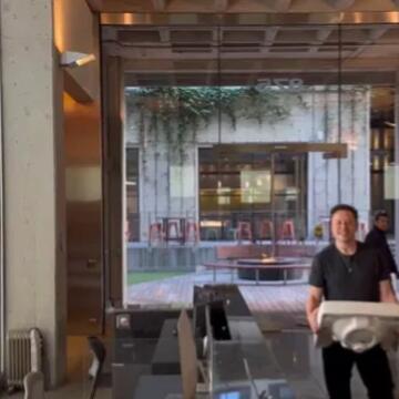 Elon Musk finally explains the story behind his viral “sink” moment at Twitter HQ