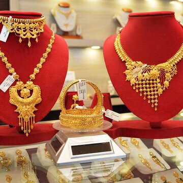 Gold and silver prices drop in international market, check Kolkata market rates