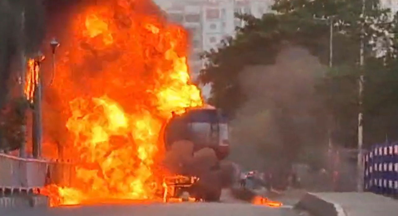 Fire breaks out in oil tanker near New Town petrol pump, major accident averted