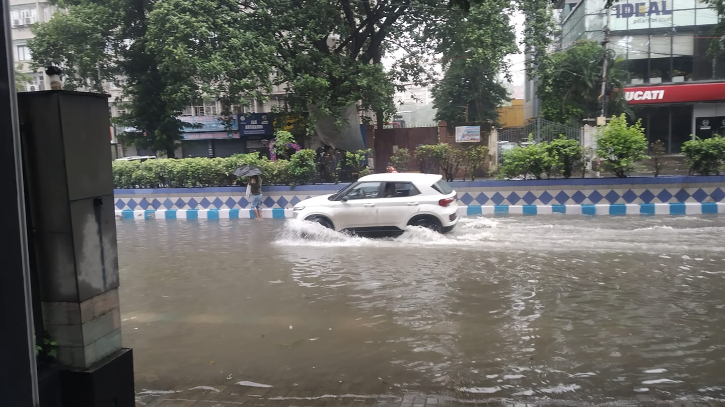 Heavy rains bring Kolkata to a standstill with waterlogging, flight delays and metro suspensions