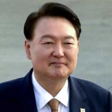 South Korea court sentences former President Yoon Suk Yeol to prison for blocking arrest