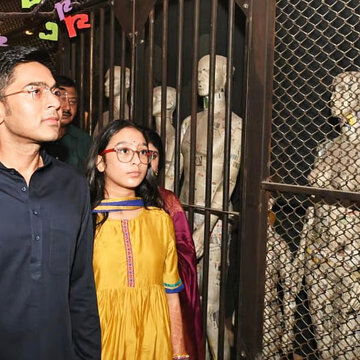 Abhishek Banerjee enjoys fuchka with daughter at Durga Puja pandal, assures support for migrant workers