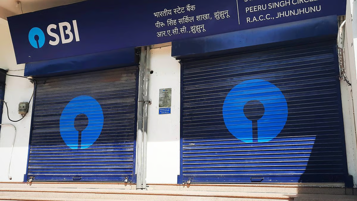 Will banks remain open in the State on Lakshmi Puja day?