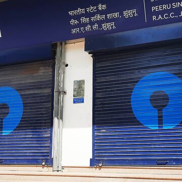 Will banks remain open in the State on Lakshmi Puja day?