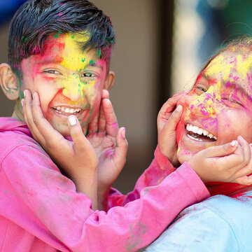 Hard to keep kids away from colours on Holi? Follow these 4 steps to prevent accidents