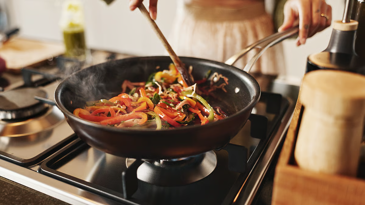 Can't cook properly in the rush to get to office? Keep these 6 tricks in mind